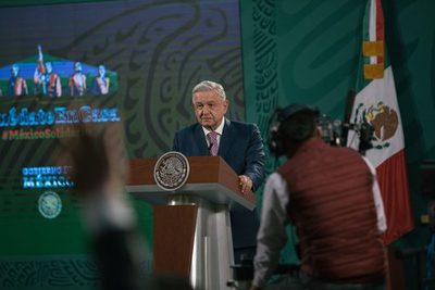 López Obrador celebra fin de construcción de muro entre EE.UU. y México | El Independiente