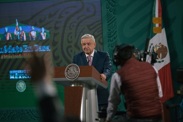 López Obrador celebra fin de construcción de muro entre EE.UU. y México | El Independiente