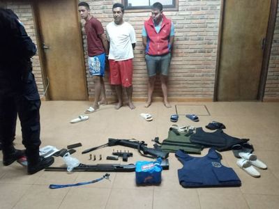 Detienen a tres hombres e incautan armas en San Pedro del Paraná - Nacionales - ABC Color