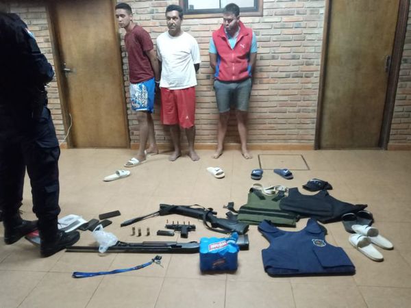 Detienen a tres hombres e incautan armas en San Pedro del Paraná - Nacionales - ABC Color