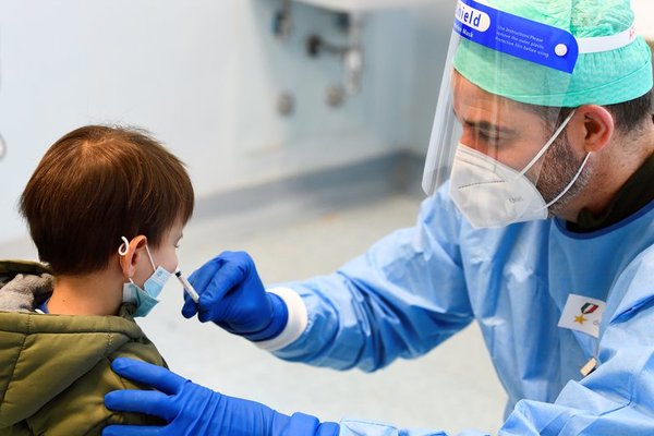 AstraZeneca: Oxford incluirá a niños en sus ensayos clínicos