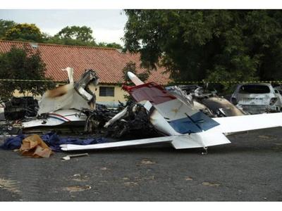 Experto deduce en una de las alas posible causa de accidente aéreo en Luque