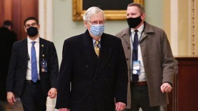 Líder de minoría republicana decide absolver a Trump