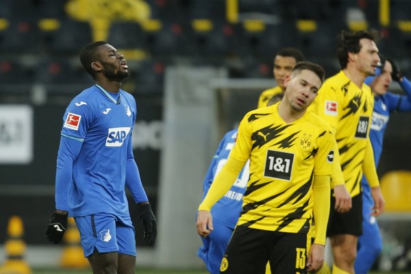 Dortmund y Leverkusen conceden empates y se alejan del podio