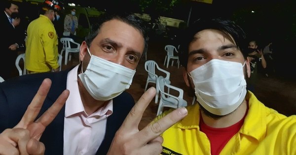 La Nación / Embajador británico en Paraguay: “Ya soy bombero voluntario protector. Qué honor”