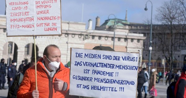 La Nación / Los austriacos, hartos de las restricciones anti-COVID, vuelven a manifestarse