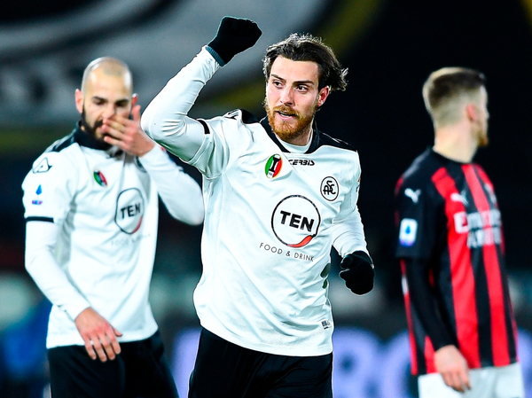 Spezia sacude al Milan y el liderato queda en suspenso