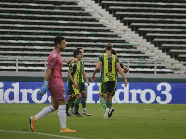 Increíble blooper de Juan Espínola en su debut en Godoy Cruz