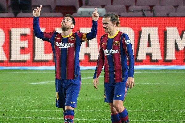 Barça golea con show de Messi al Alavés, pero el Atlético no falla