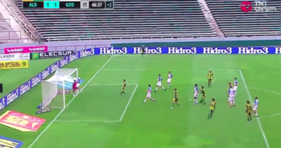 ¡De no creer! Insólito error de Juan Espínola en su debut con Godoy Cruz
