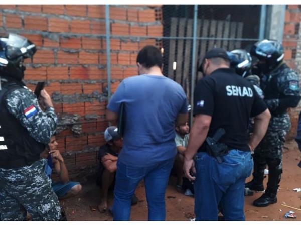 Operativo en el Abasto deja 5 detenidos