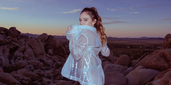 Julia Stone lanza «We All Have» como adelanto de su próximo álbum
