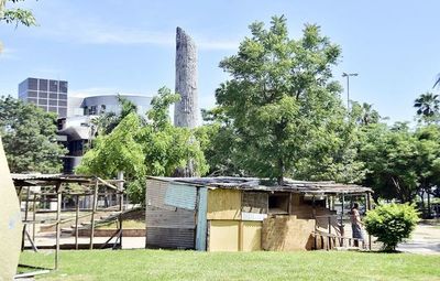 Eternos damnificados destruyen espacios públicos y nadie se hace responsable - Nacionales - ABC Color