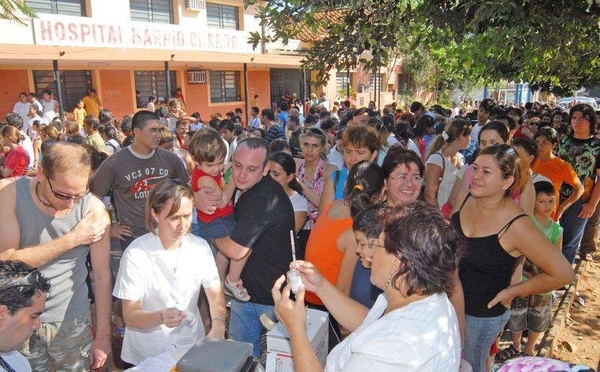 HOY / La recordada caótica vacunación del 2008 y lo que se podría dar este año con el COVID-19