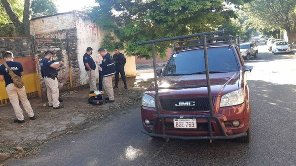 Recuperan vehículo robado en barrio Pinozá de Asunción - Nacionales - ABC Color