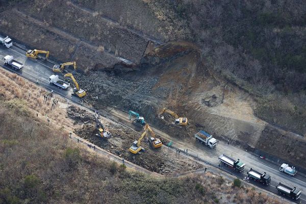 Más de 100 heridos en Japón tras terremoto frente a costas de Fukushima - Mundo - ABC Color