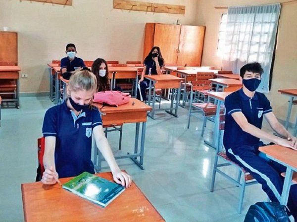 "El riesgo no está en la escuela, sino en actividades adversas", afirman