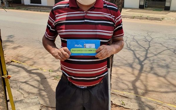 300 tarjetas de bus fueron entregadas a personas con discapacidad visual