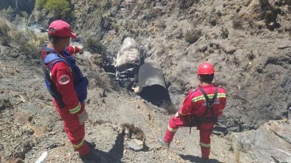 Dos argentinos que transportaban oxígeno medicinal mueren calcinados en una carretera boliviana