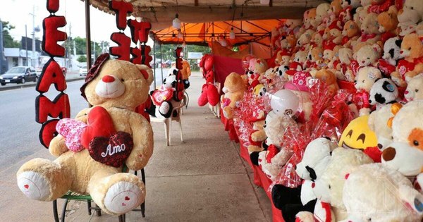 La Nación / San Valentín: Venta de peluches y flores fueron bajas