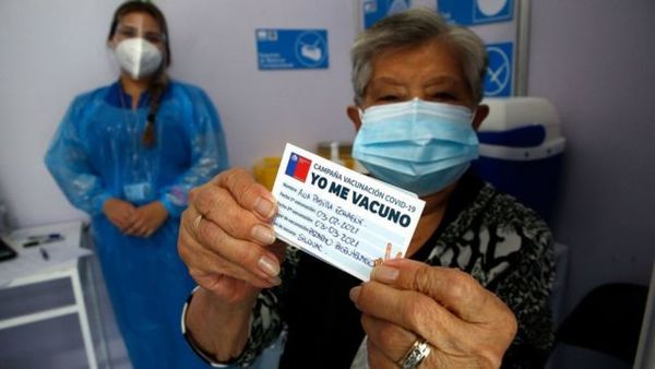 Cómo Chile logró la vacunación más masiva y eficiente de América Latina