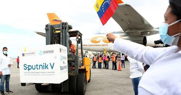 La Nación / Llega a Venezuela primer lote de 100.000 vacunas rusas