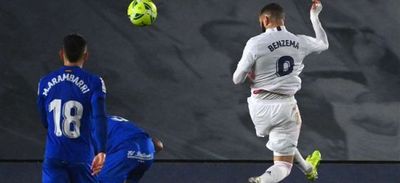 Benzema lidera al Real Madrid contra el Valencia y da un respiro a Zidane
