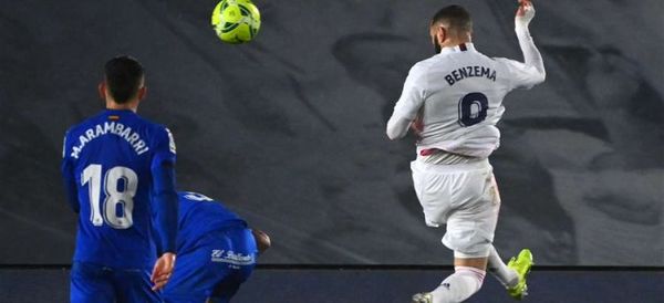 Benzema lidera al Real Madrid contra el Valencia y da un respiro a Zidane