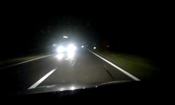 Ebrio y con camioneta estatal persigue y amedrenta a una periodista (Video)