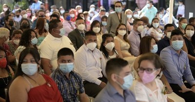 La Nación / San Salvador: 44 parejas celebran boda colectiva