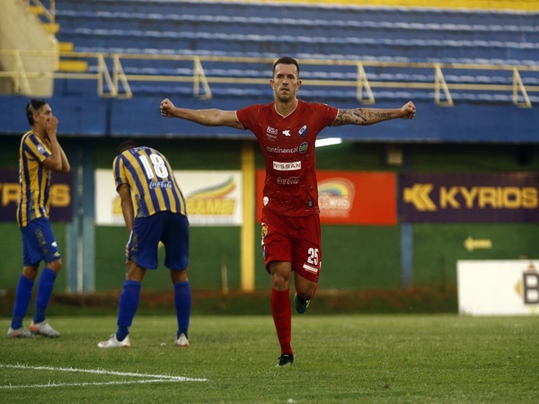 La Academia se acomoda arriba con goleada en Luque