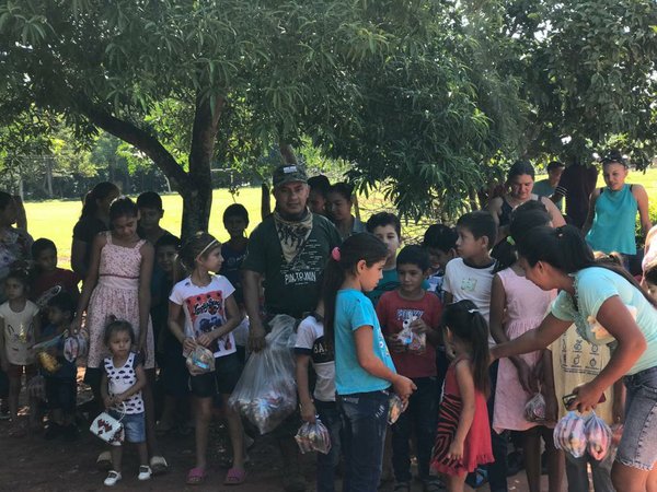 Policía de Kuruzu de Hierro entregó golosinas a niños de la comunidad