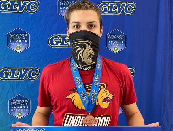 Nadador paraguayo cierra competencia en Estados Unidos ganando cuatro medallas