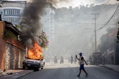 Miles de manifestantes denuncian en Haití el peligro de una nueva dictadura - Mundo - ABC Color