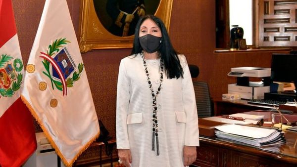 La ministra de Relaciones Exteriores peruana renuncia, tras admitir que recibió la vacuna contra el covid-19