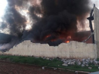 Incendio consume tinglado de comerciante en Hernandarias