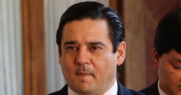 La Nación / “No necesita un abogado, necesita una grúa”