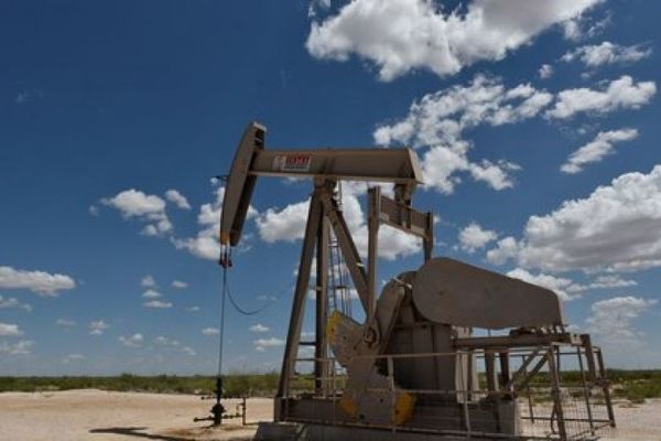 El barril de petróleo superó los 60 dólares por primera vez en más de un año