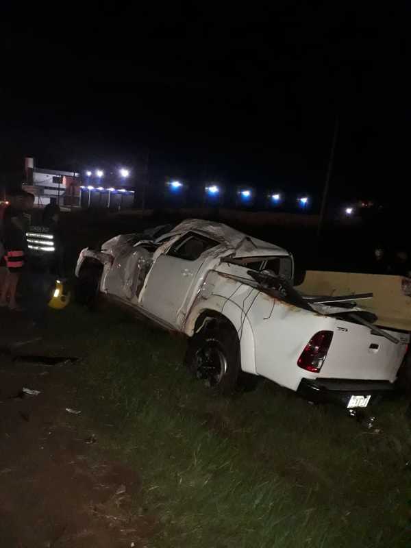 Joven muere tras aparatoso vuelco de una camioneta sobre ruta PY02