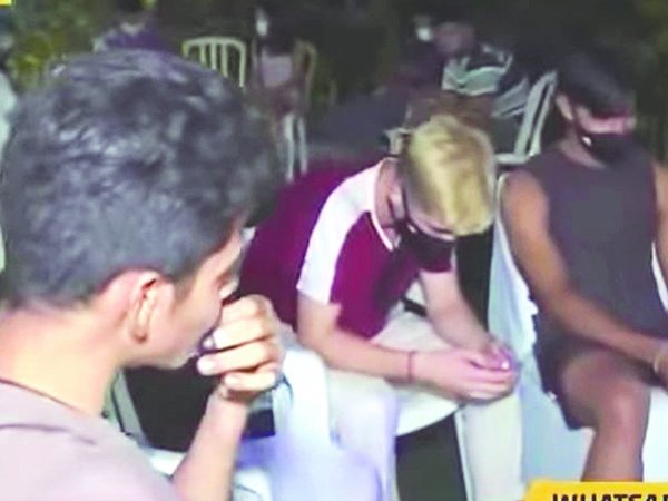 Fiesta clandestina: solteros farreaban y les cayó la poli