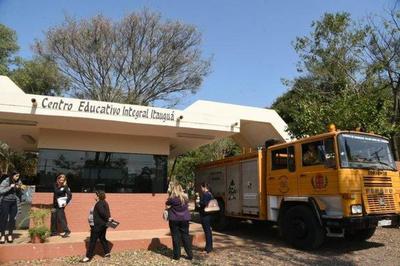 Jóvenes queman colchones en el Centro Educativo Itauguá – Prensa 5