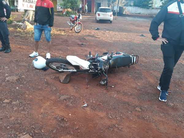 Hombre sufre múltiples heridas tras caer aparatosamente de su motocicleta