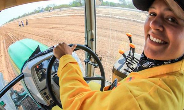 Mujeres se hacen cargo de obras en la Transchaco
