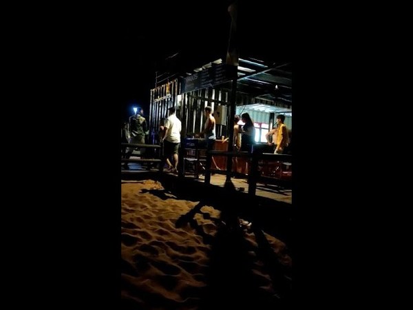 POLICÍAS ''AGUARON'' FIESTA DE JÓVENES EN UN PARADOR DE LA PLAYA MBOI KA'E
