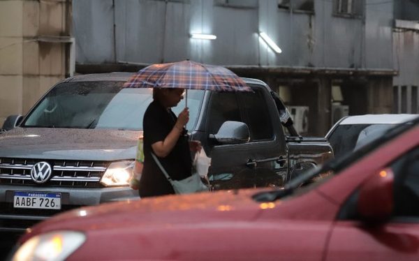Lunes caluroso con chaparrones y tormentas | OnLivePy