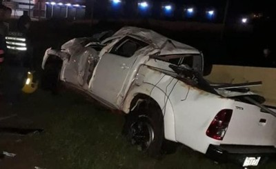 Joven no resistió lesiones y murió tras volcar con camioneta