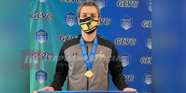 ORO Y RÉCORD UNIVERSITARIO PARA NADADOR PARAGUAYO EN EEUU