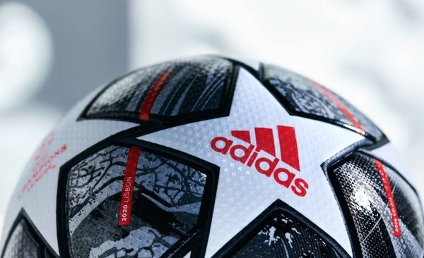 HOY / El nuevo balón de la Champions conmemora el 20 aniversario de diseño estrellado