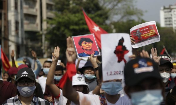 Miles de manifestantes contra del golpe de Estado en Birmania