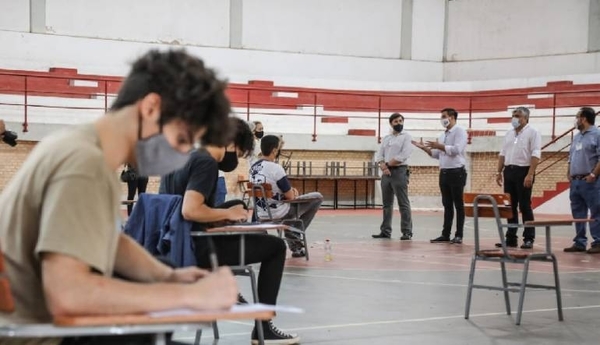HOY / Adjudican becas de Itaipú a 764 jóvenes
